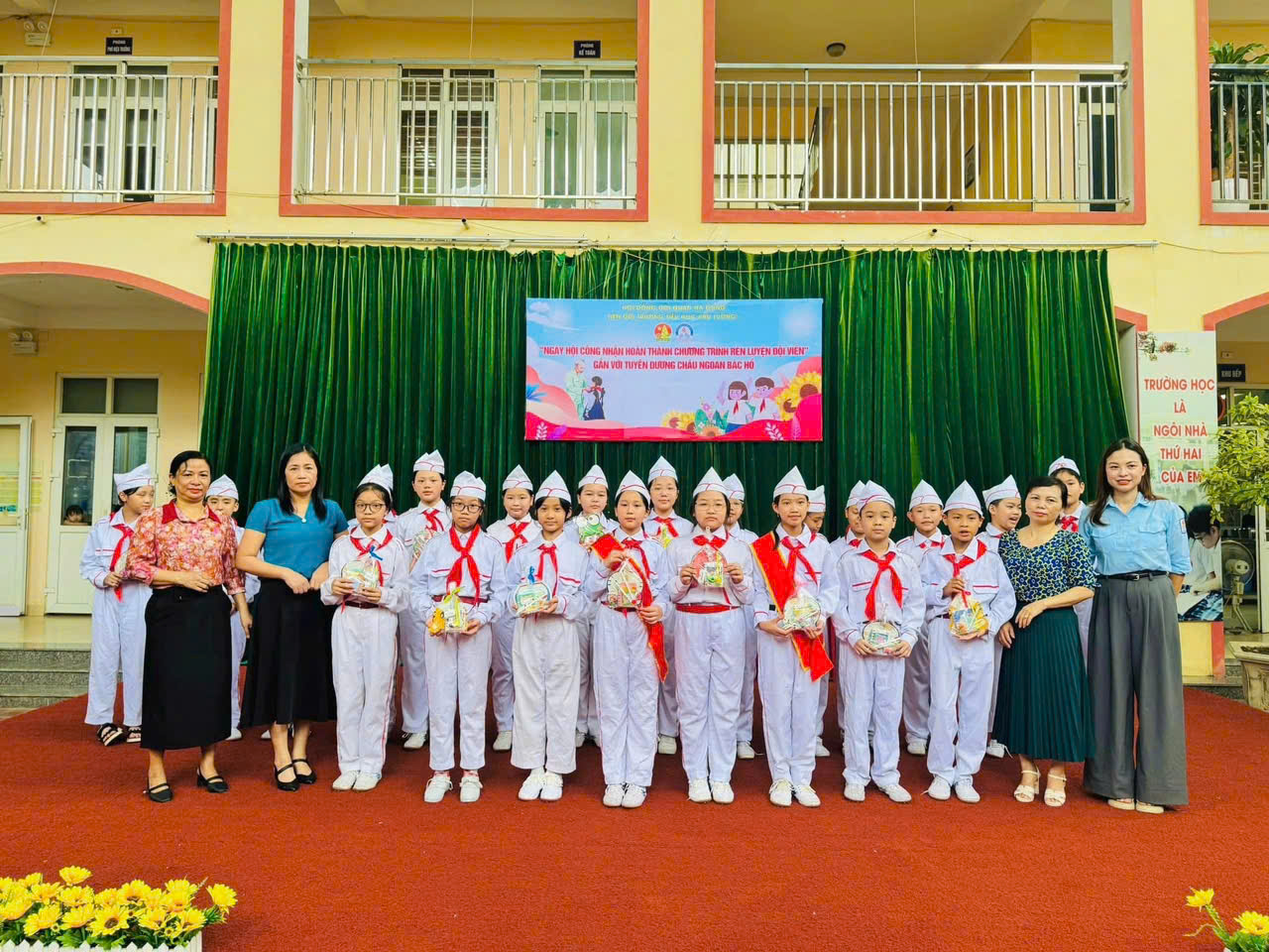 🌼Liên đội Trường Tiểu học Phú Lương I tổ chức “Ngày hội công nhận hoàn thành Chương trình Rèn luyện đội viên” gắn với tuyên dương cháu ngoan Bác Hồ chào mừng kỷ niệm 84 năm ngày thành lập đội 15/5 và 135 năm ngày sinh nhật Bác🇻🇳