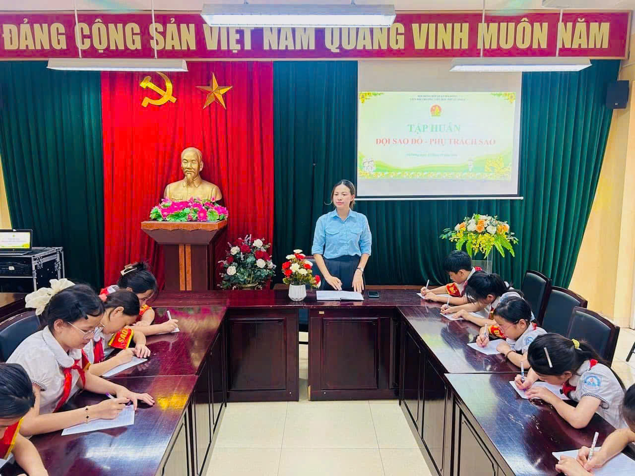 Liên đội Trường Tiểu học Phú Lương I luôn duy trì nề nếp tập huấn, bồi dưỡng kỹ năng công tác đội cho BCH Liên đội, đội sao đỏ và phụ trách sao