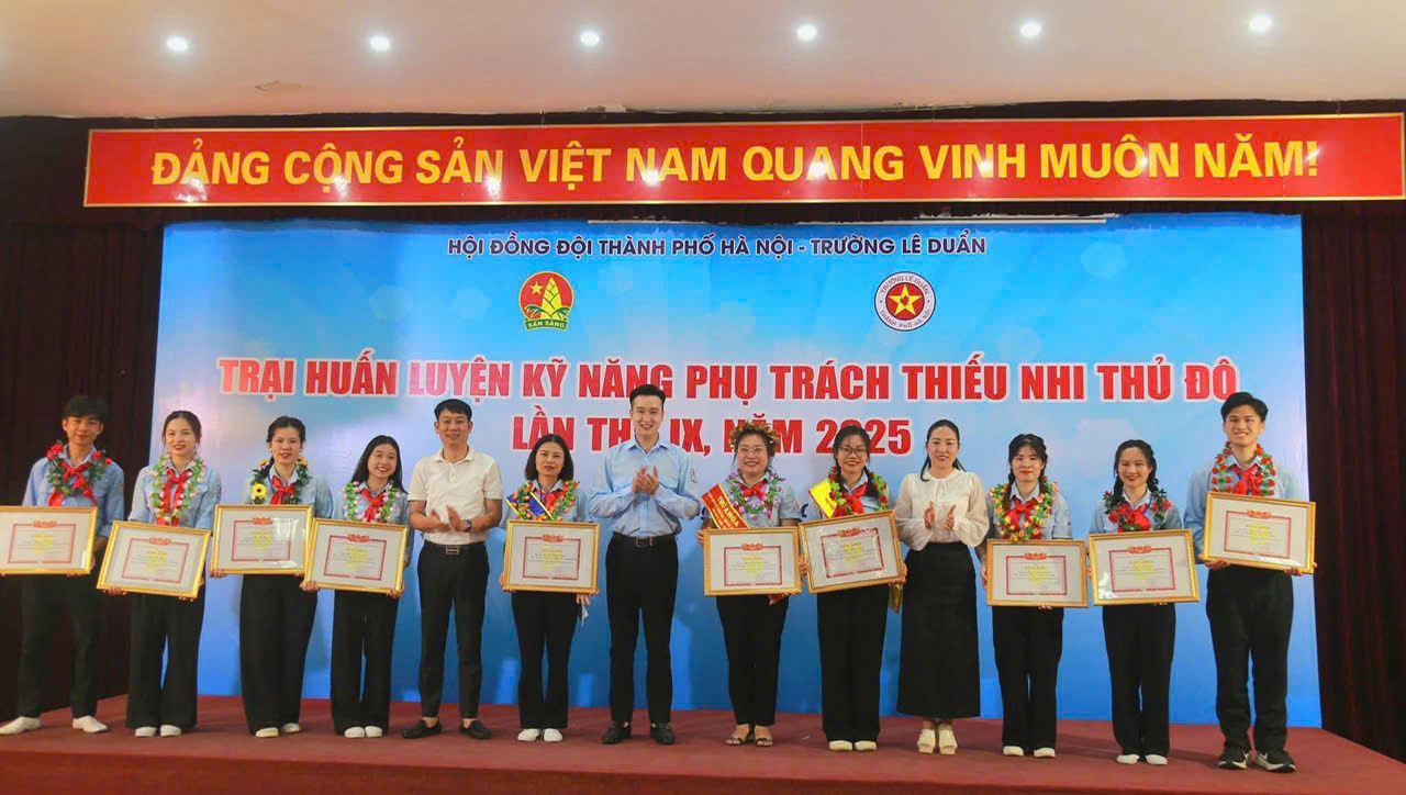 🌟 CHÚC MỪNG THÀNH TÍCH ẤN TƯỢNG! 🌟 Xin được chúc mừng Cô Trần Thị Trang – Tổng phụ trách Đội đã xuất sắc lọt TOP 10 xuất sắc nhất trong đợt huấn luyện kỹ năng phụ trách thiếu nhi Thủ đô lần thứ 9, năm 2025! 🎖️🎉